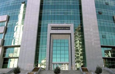 Yükseklik korkusu duruşma salonunu değiştirtti