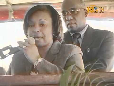 Rencontre entre le minis kondisyon fanm ak dwa fanm ak machann.flv