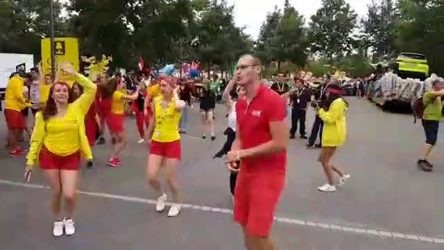 Tour de France: la danse de la caravane à Mulhouse