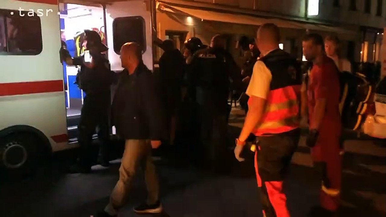V centre Bratislavy sa pobili fanúšikovia, na mieste zasahovala polícia aj záchranári