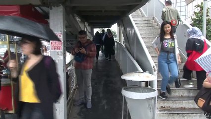 İstanbul’da vatandaşlar sağanak yağmura uyandı