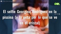 El selfie Georgina Rodríguez en la piscina (y lo peta por lo que se ve en el cristal)