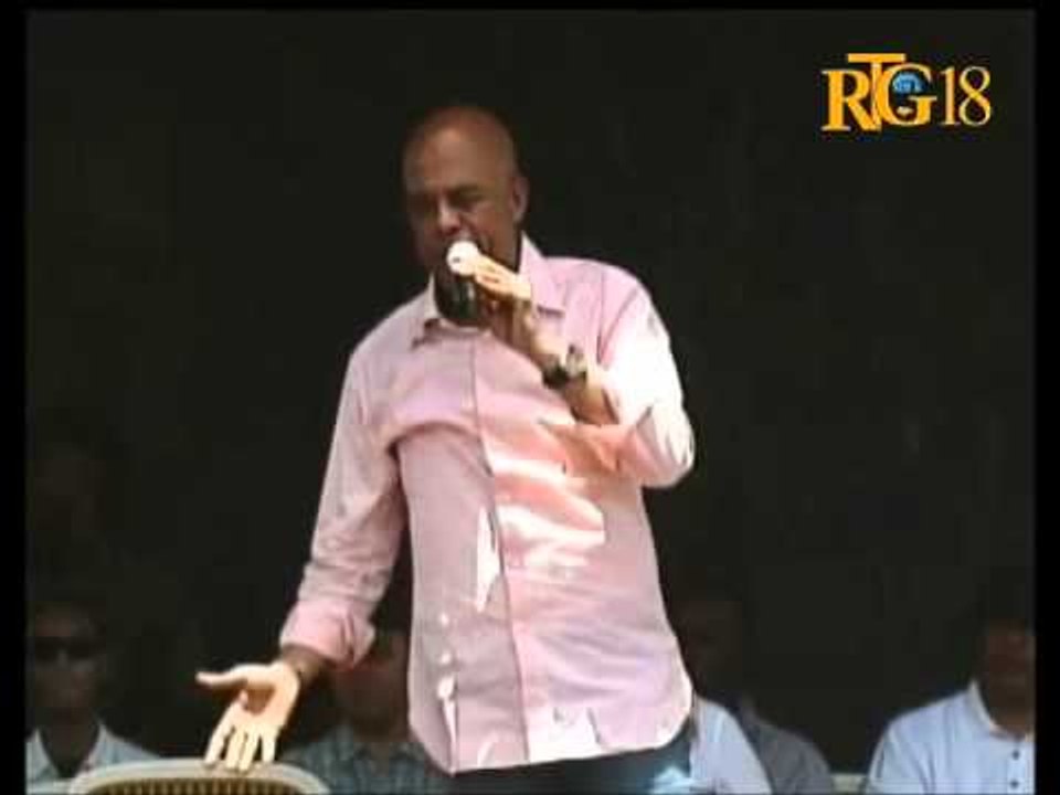 Chèf leta Ayisyen an Michel Joseph Martelly nan vizite lekòl St jean Bosco nan lokalite Merger.