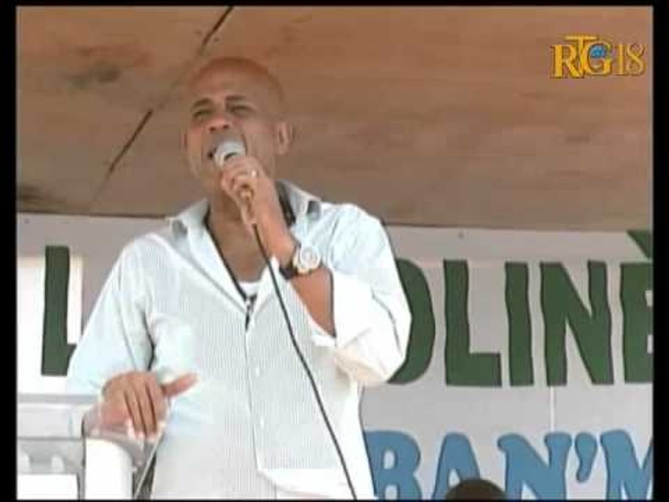 Prezidan repiblik la Michel Joseph Martelly inogire yon lak kolinè nan lokalite Raymond.