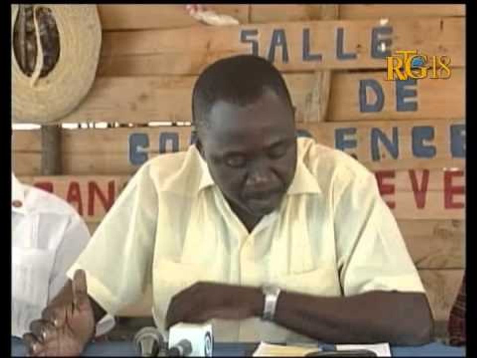 Minis agrikilti a Thomas Jacques lage 100 mil ti pwason nan lak azueï.