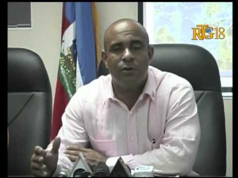 Premye Minis Laurent Salvador Lamothe fè yon vizit koutwazi pou felisite manm pwoteksyon sivil yo.