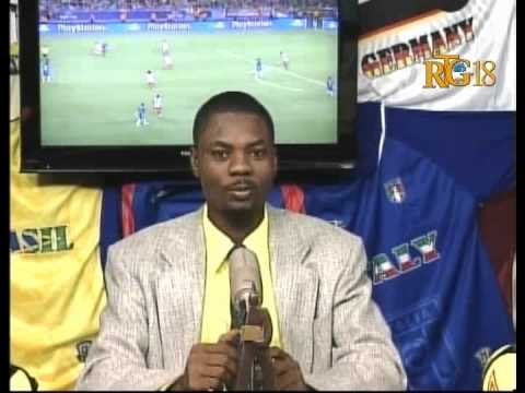 Komite relans espò ak lwazi site solèy remèt yon plak Donè bay Olivier Martelly.