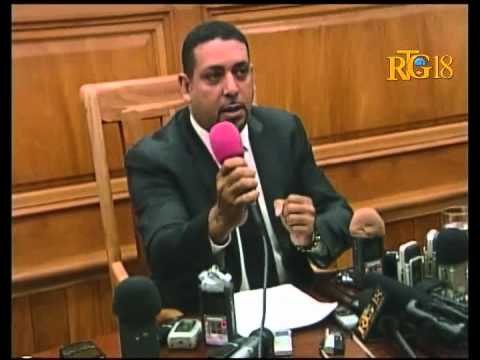 Senatè Zenny demanti enfòmasyon ki fè kwè li ta krache sou jij Bob Simonis.