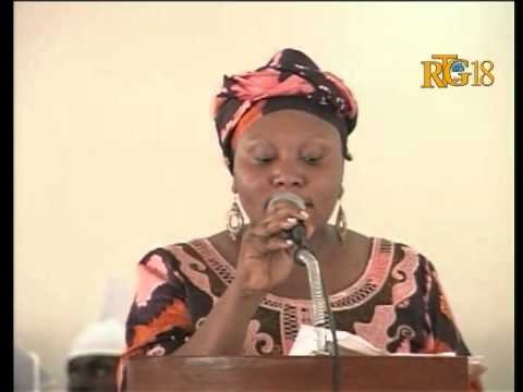 Seremoni gradyasyon pou jèn pwofesyonèl nan diferan domèn.