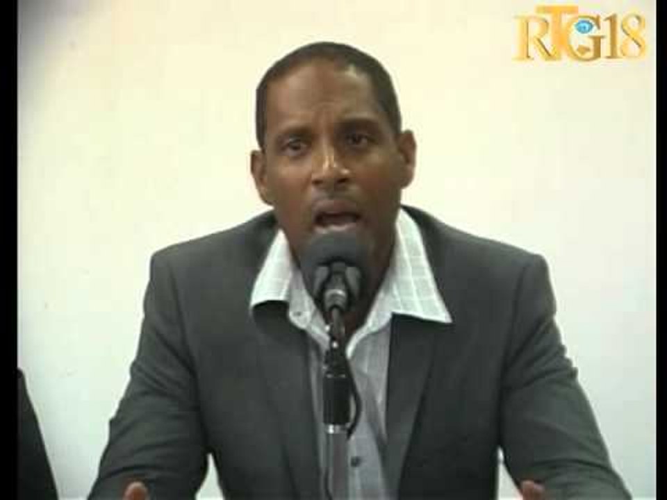 Minis agrikilti a Jacques Thomas lanse jedi 27 sektanm nan yon kanpay vaksinasyon pou chen chat .