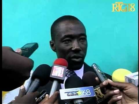 Distribisyon kit eskolè nan lekòl nasyonal Repiblik Colombie.