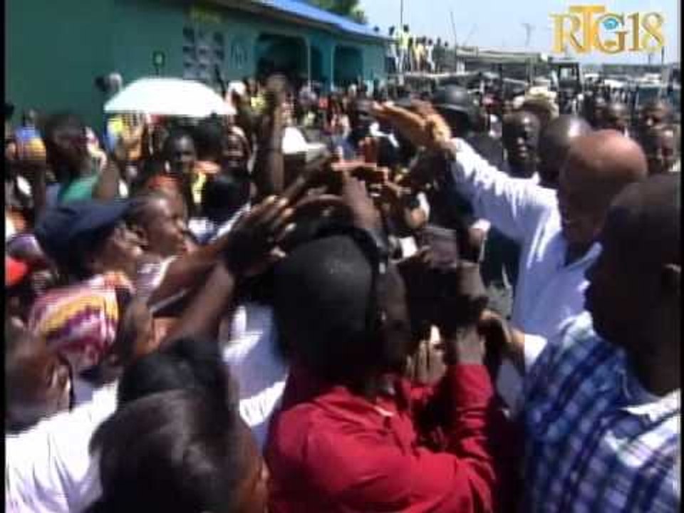 Vizit Prezidan Repiplik la nan Wharf Jérémie pou konstate kòman moun nan zòn nan ap viv.