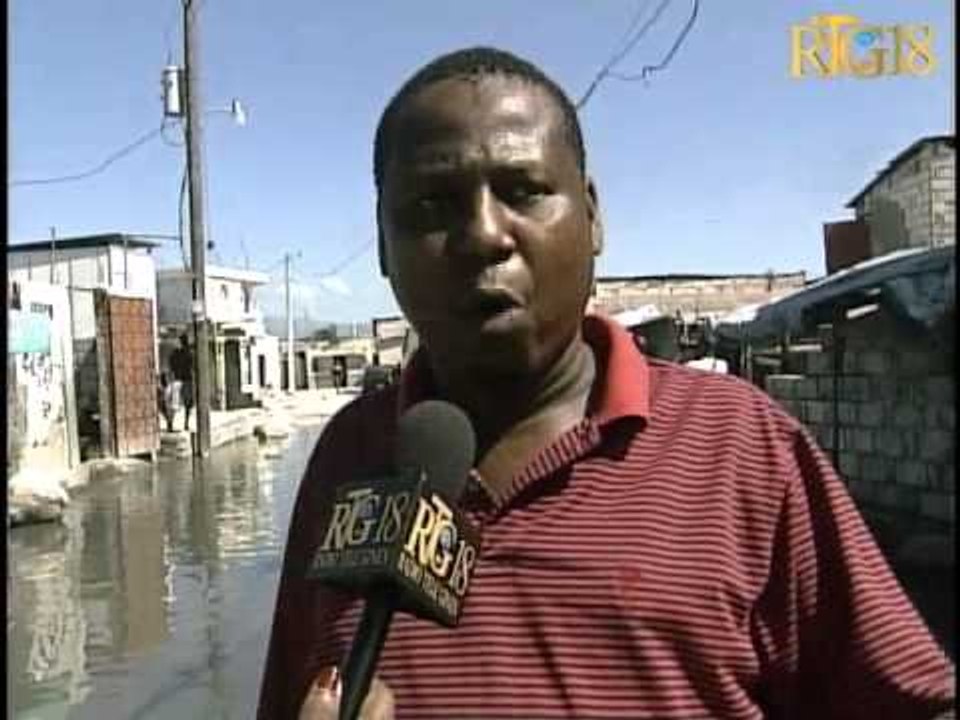 Moun kap viv sou Waf Jeremie denonse sitiyasyon yap viv lè lapli tonbe.