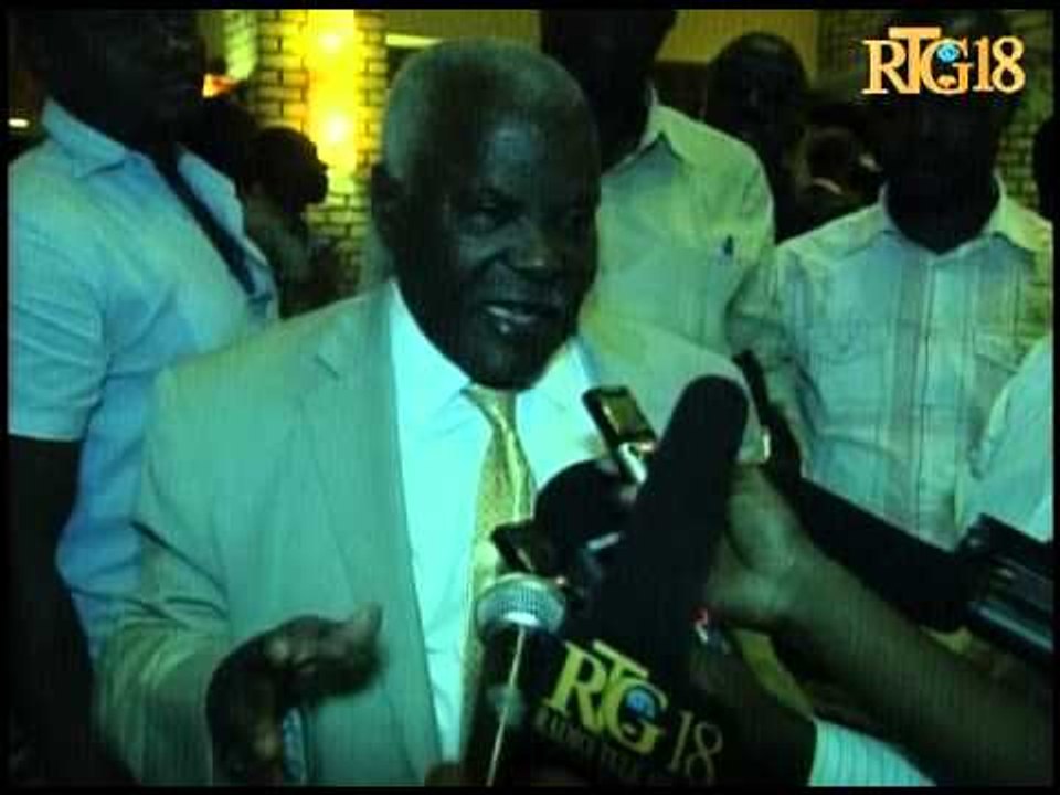 Rankont Prezidan Repiblik la Michel Joseph Martelly ak yon gwoup Senatè.