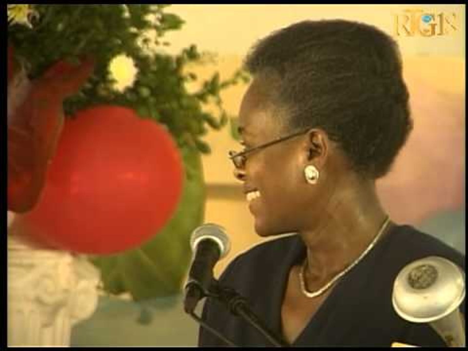 (MJSAC) ansanm ak direksyon jenès ak ensèsyon lekòl lespwa Michael Sylvestre gradye 34 etidyan na