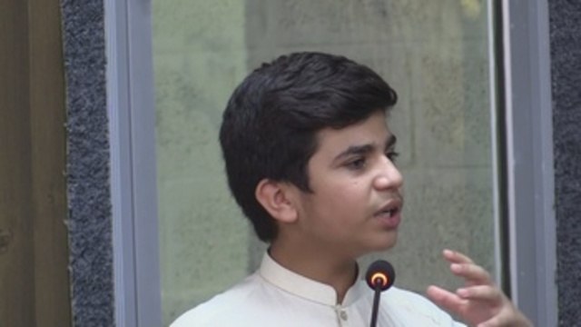 Un niño se convierte en una sensación en Pakistán con sus charlas motivadoras