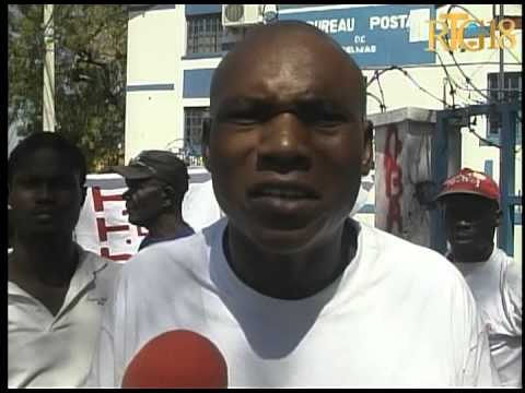 Komite nasyonal (ODESCA,JTT,RORN) ansanm ak plizyè lòt òganizasyon manifeste devan lapòs.