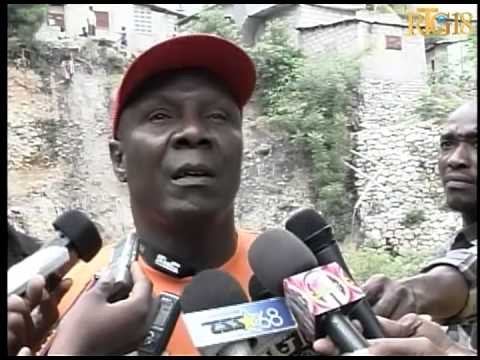 Manm komisyon kominal Pòtoprens lan Gérald Junior Estimé nan kad yon vizit li reyalize ak Laprès