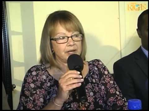 Ministè afè sosyal ansanm ak biwo entènasyonal travay chita pale nan yon reyinyon tripatit.