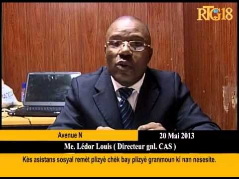 Kès asistans sosyal remèt plizyè chèk bay plizyè granmoun ki nan nesesite.