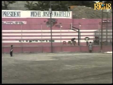 S E M Michel Joseph Martelly Président de la République d'Haïti .