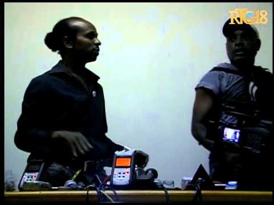 Jounalis Radyo Tele Ginen yo pase move moman nan okazyon mobilizasyon Fanmi Lavalas .