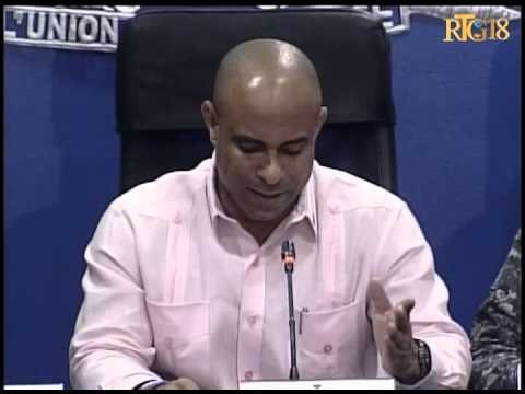 Seremoni siyati yon arete ant Premye Minis lan Laurent Salvador Lamothe ak Direktè PHN la