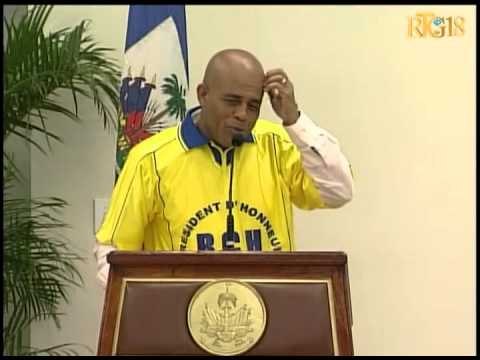 Seremoni manm direktwa Racing Club Haïtien yo pou rann omaj ak Prezidan Repiblik la