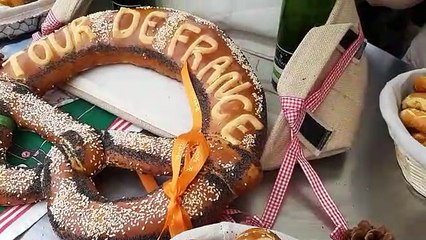 Nathalie , madame Bretzel au départ de l'étape à Mulhouse