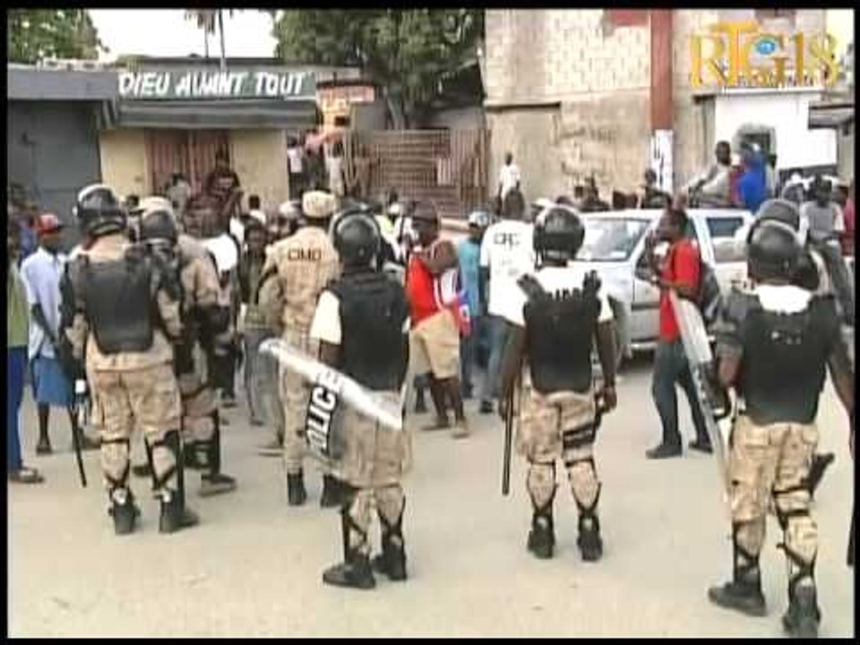 Fanmi Lavalas an kolaborasyon ak mouvman politik opozisyon an manifeste nan plizyè komin nan kapital