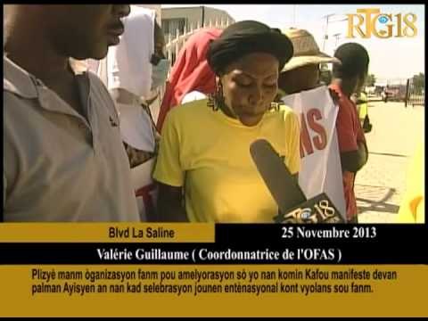 Plizyè manm òganizasyon fanm pou amelyorasyon sò yo nan komin Kafou manifeste devan palman Ayisyen