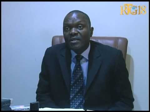 Prezidan komisyon afè etranjè Sena a Wencesclass Lambert prezante yon lèt Prezidan Sena a Desras Sim