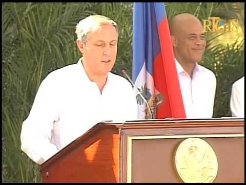 Prezidan Michel J Martelly resevwa 93 bousye ki pral etidye nan peyi Mexique