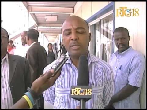 Rencontre entre le ministre de l'éducation nationale Nesmy Manigat et les sénateurs de la republique