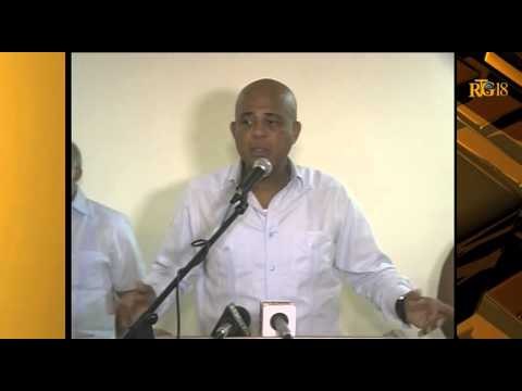 La Fondation Rose et Blanc a remis un chèque à Hantz Mercier et l'école St-Vincent.