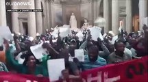 Parigi, Pantheon occupato: la rivolta dei sans-papiers.
