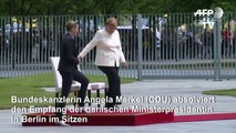 Nach Zitteranfällen: Merkel absolviert Termin im Sitzen