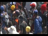 Gadel Janl Ye 13 Février 2019/ Des manifestants armés devant le sous-commissariat de Martissant.