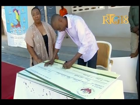 Le Président de la République, Jovenel Moïse a procédé à la remise des chèques symboliques