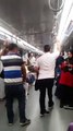 Metroda başörtülü kadını hedef alan şahıs olay çıkardı