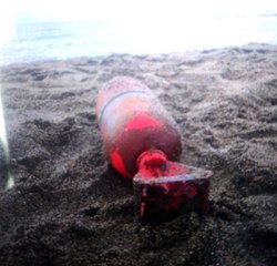 Karasu Plajı'nda bulunan denizaltına ait bomba paniğe neden oldu