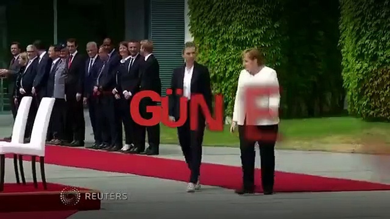 Almanya Başbakanı Merkel'in titreme nöbetine 'sandalyeli' özel önlem