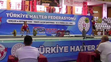 Sivas'ta düzenlenen Türkiye Halter Şampiyonası başladı