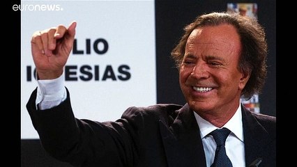 خوليو إغليسياس سيطعن بحكم أثبت أبوته لرجل يبلغ من العمر 43 عاماً