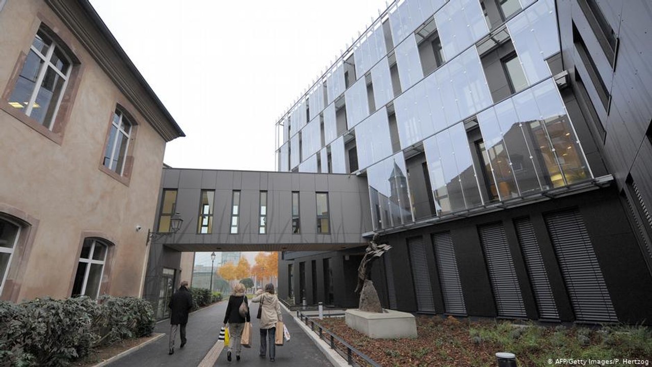 مطلب إلغاء مدرسة لإعداد الساسة تخرج منها رؤساء لفرنسا