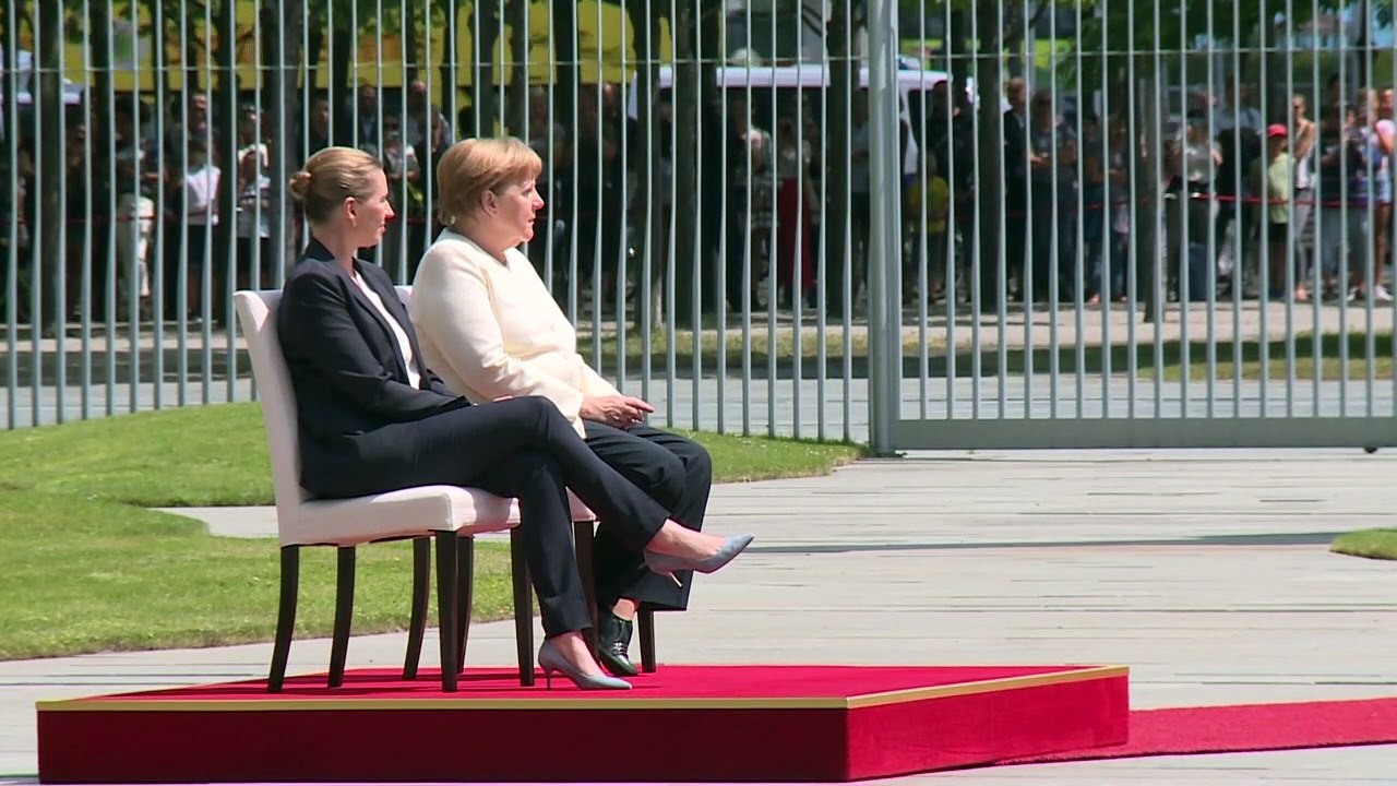 Nach Zitteranfällen: Merkel sitzt bei Staatsempfang