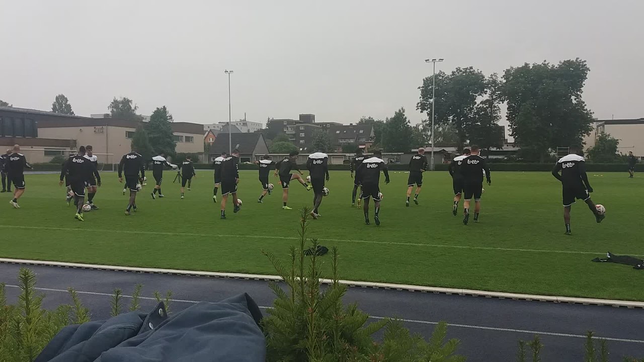 Le Sporting de Charleroi en stage à Kamen (Allemagne) - jour 6 - jeux d'adresse: jonglages