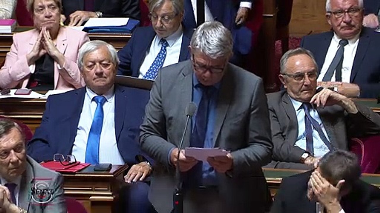 QAG - Michel SAVIN : Peut-on accepter que, tout l'été, la question du burkini se pose dans les piscines municipales ? Comment accepter qu'une école salafiste radicalisée puisse continuer d'accueillir des élèves lors de la prochaine rentrée ?