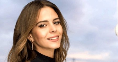 Simge Sağın, yeni imajıyla takipçilerini büyüledi!