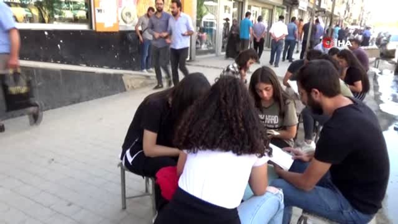 Yüksekovalı gençlerden farkındalık eylemi